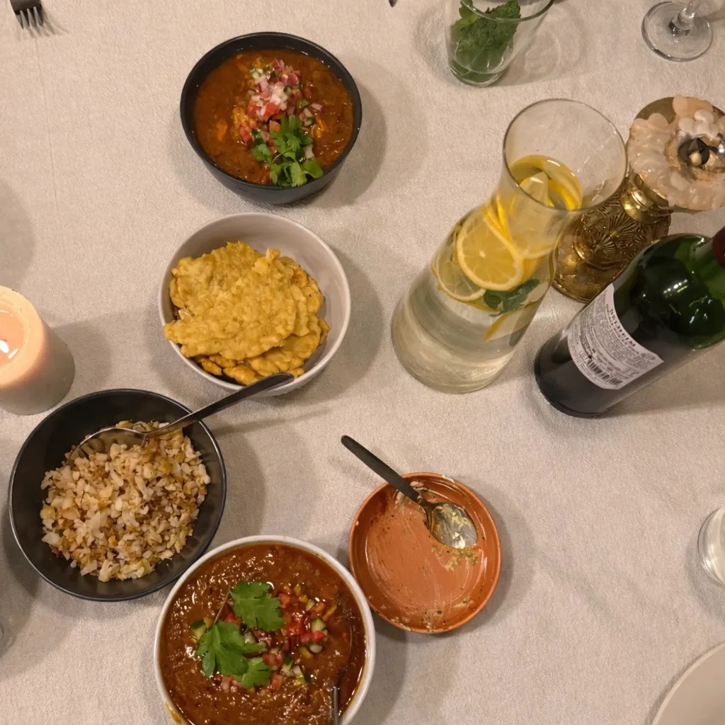 Image alt description