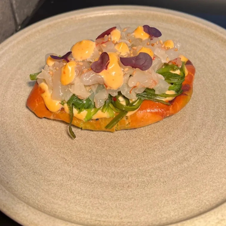 Image alt description