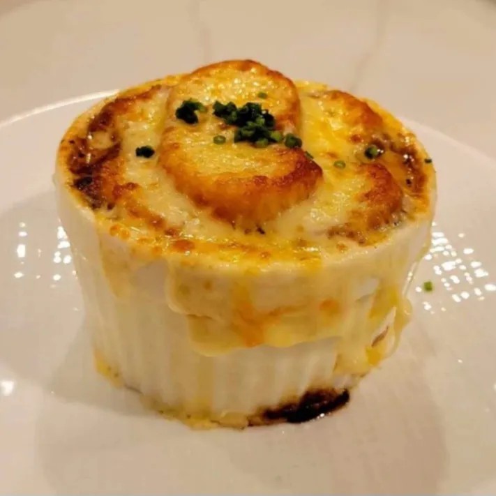 Image alt description