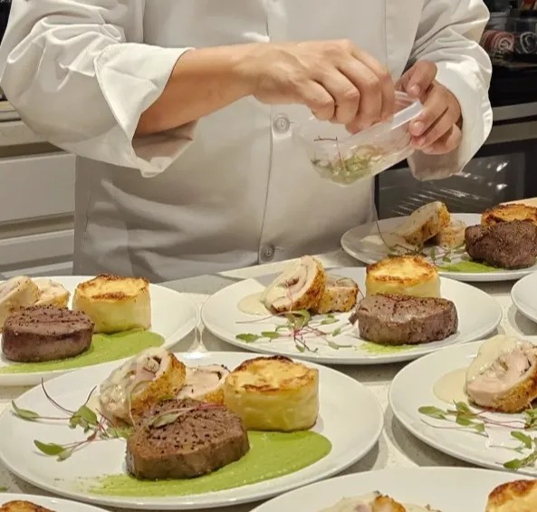 Image alt description