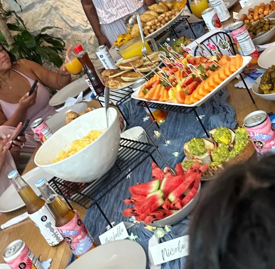 Image alt description