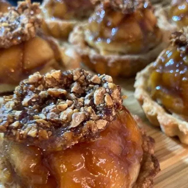 Image alt description