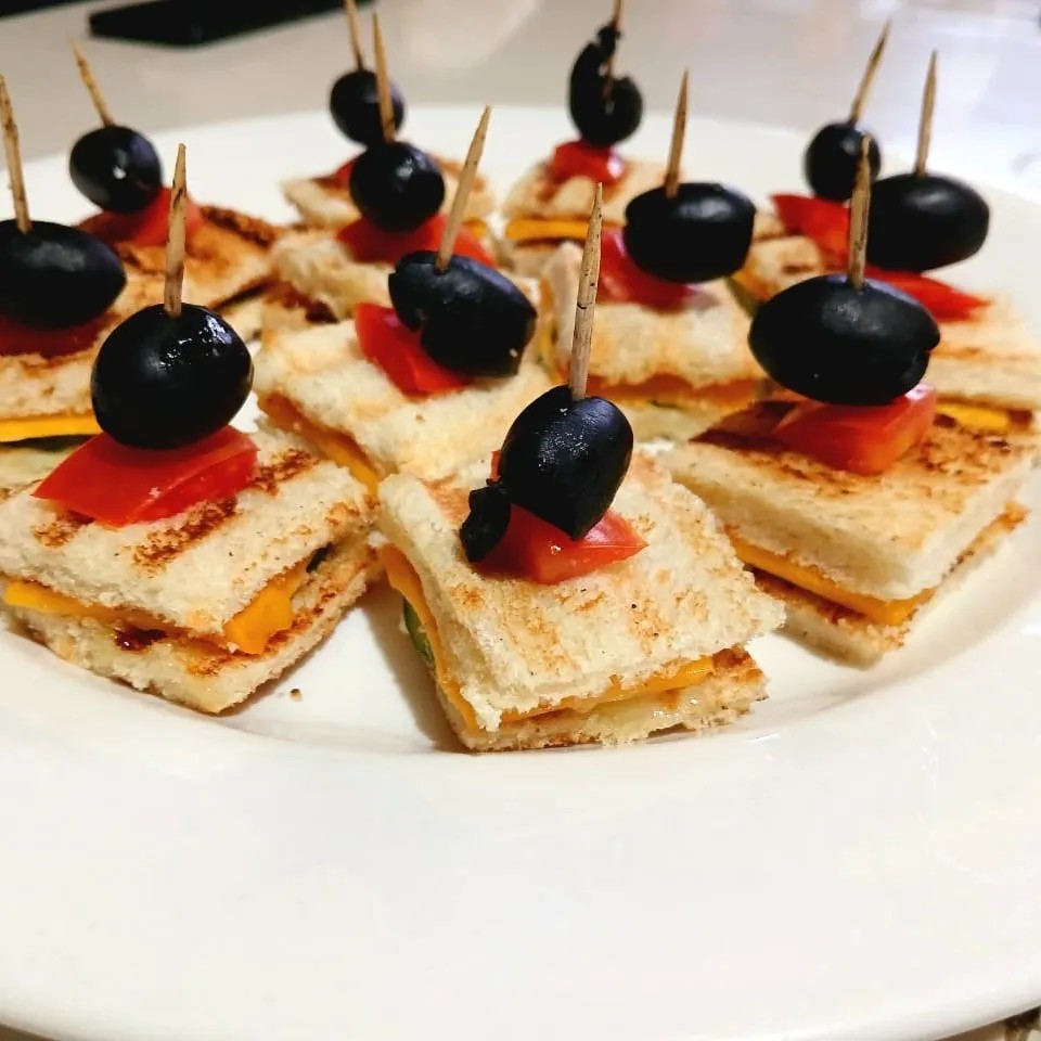 Image alt description