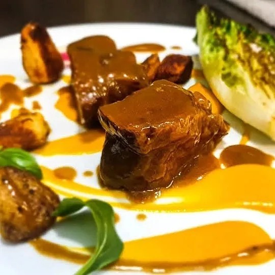 Image alt description