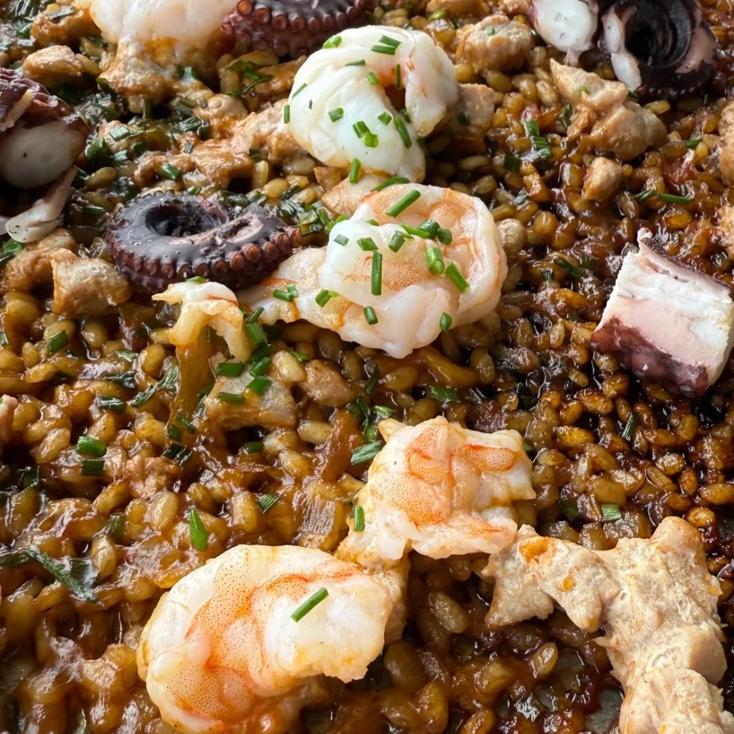 Image alt description