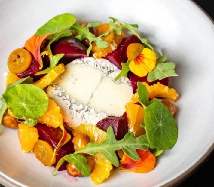 Image alt description