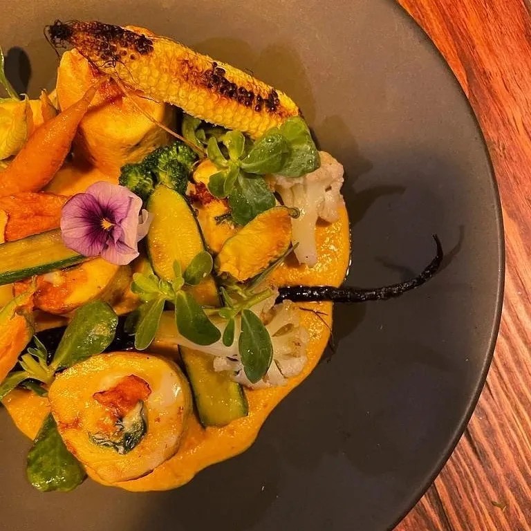 Image alt description