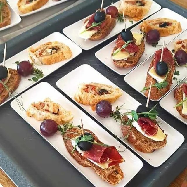 Image alt description