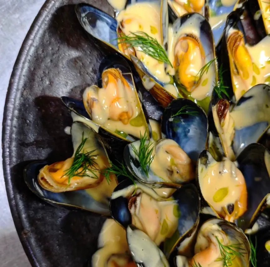 Image alt description