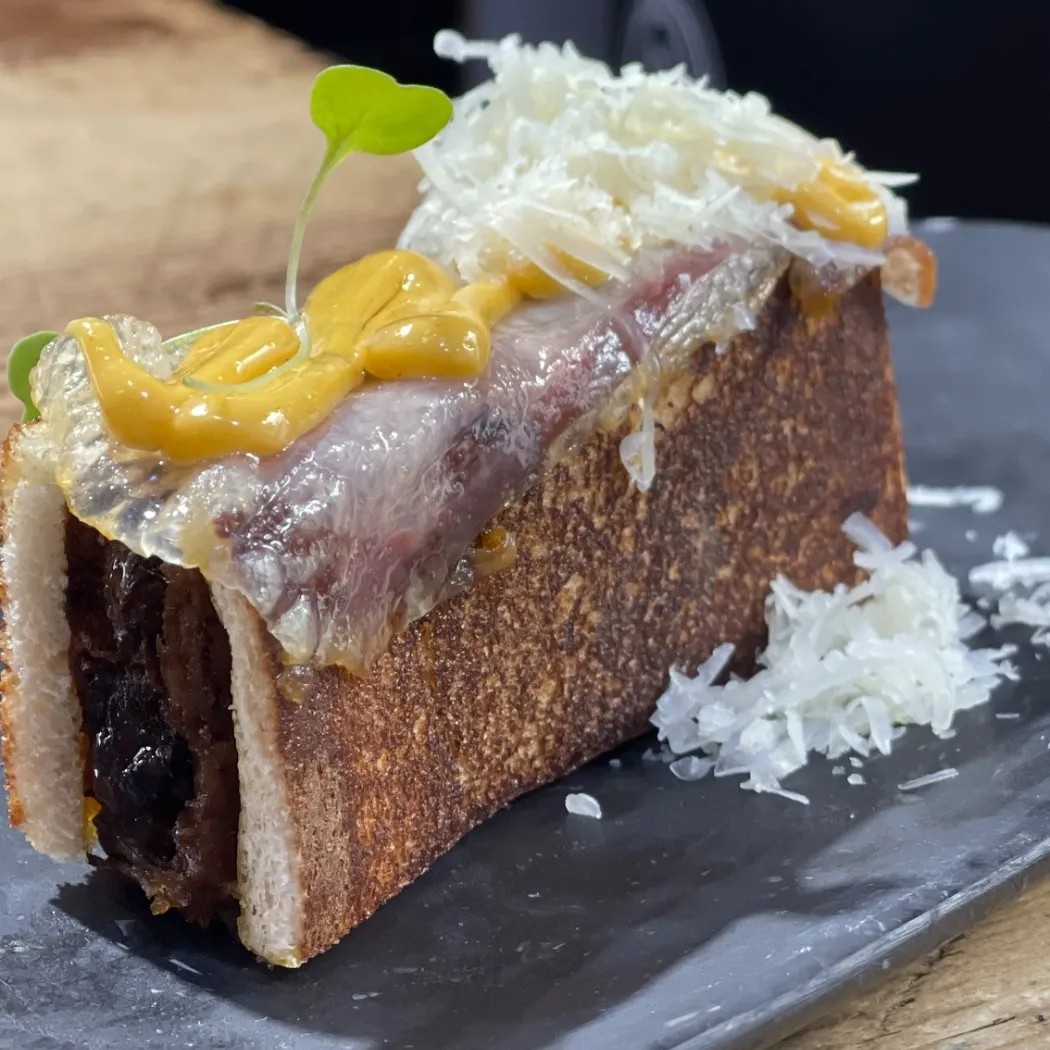 Image alt description