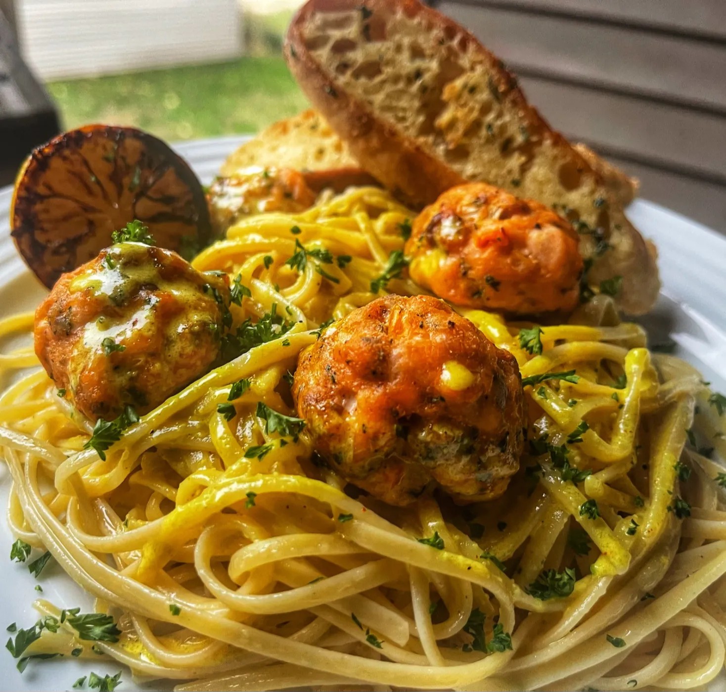 Image alt description