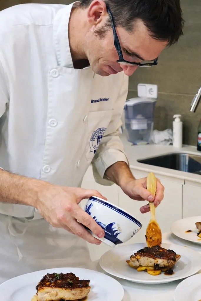 Image alt description