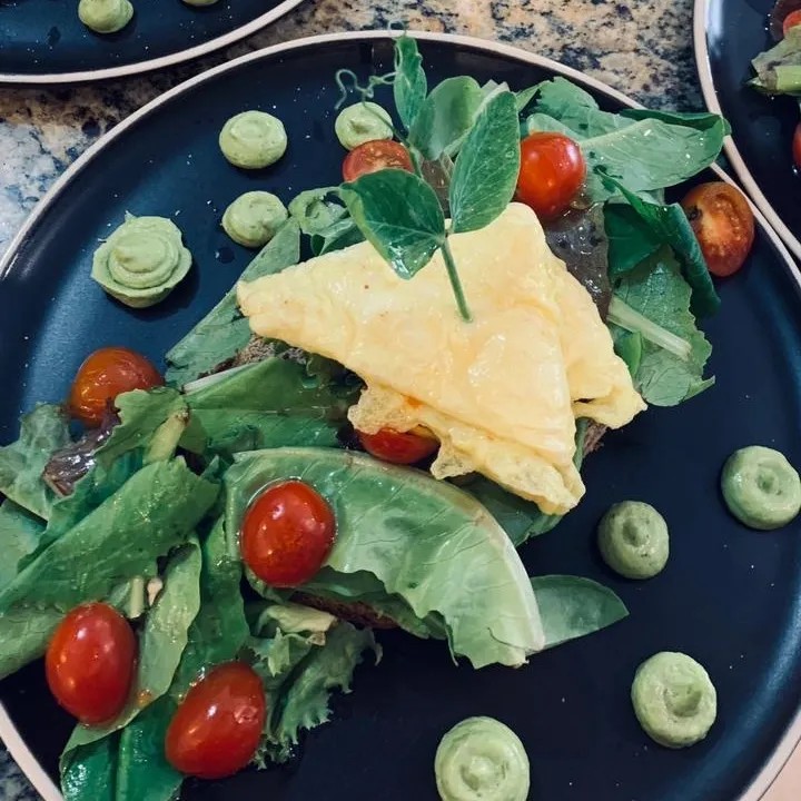 Image alt description