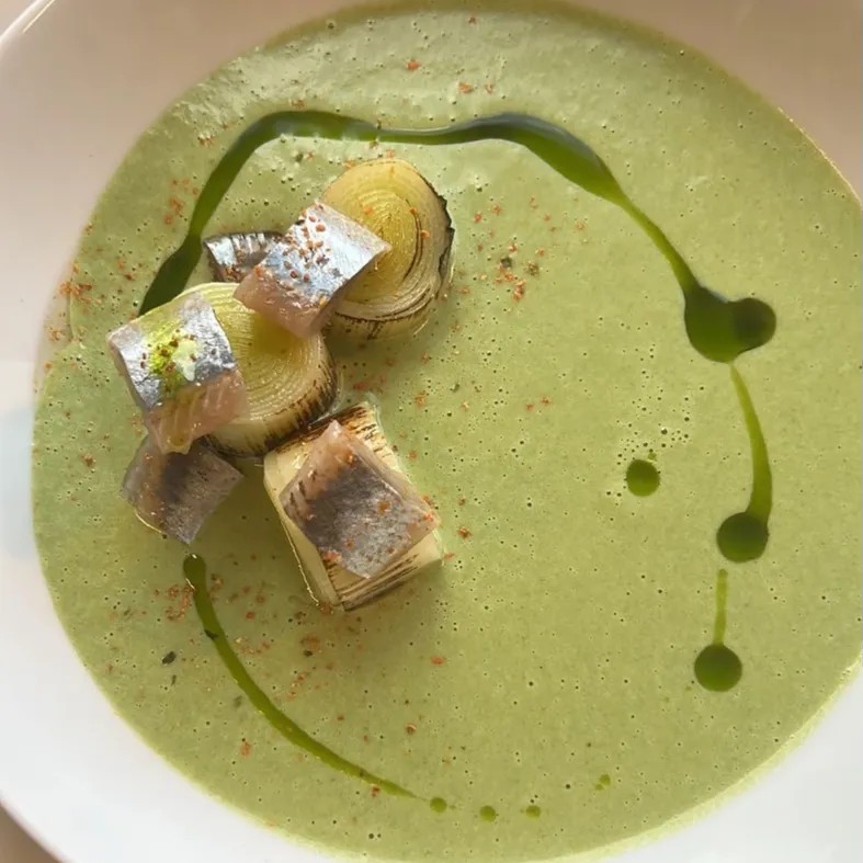 Image alt description