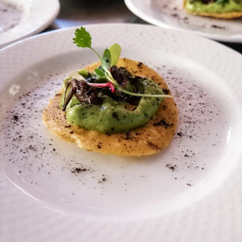 Image alt description