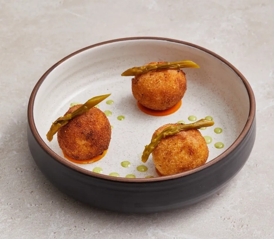 Image alt description