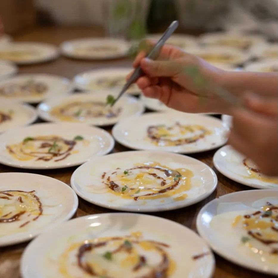 Image alt description