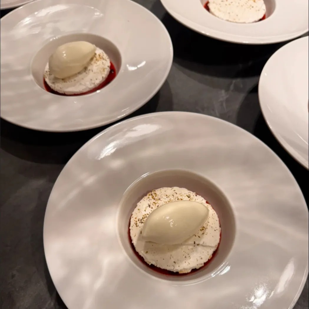 Image alt description