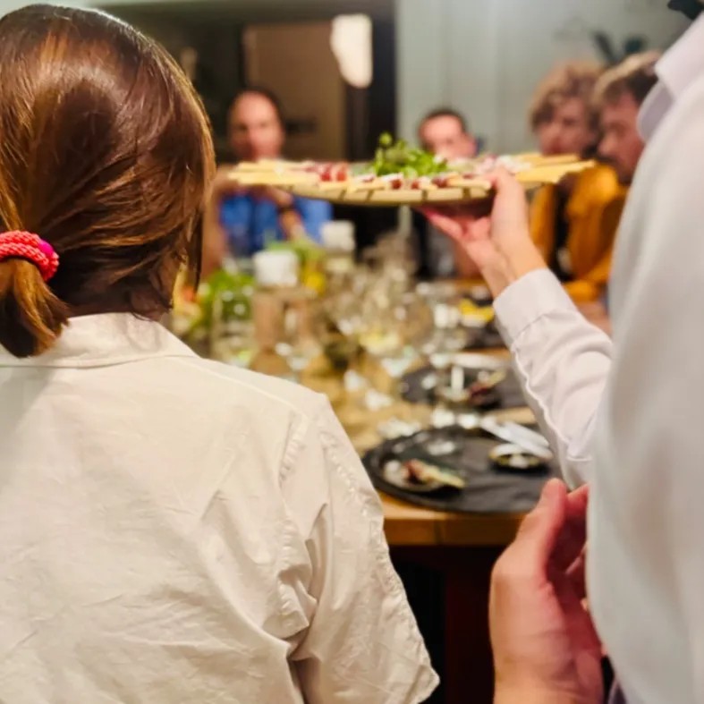 Image alt description