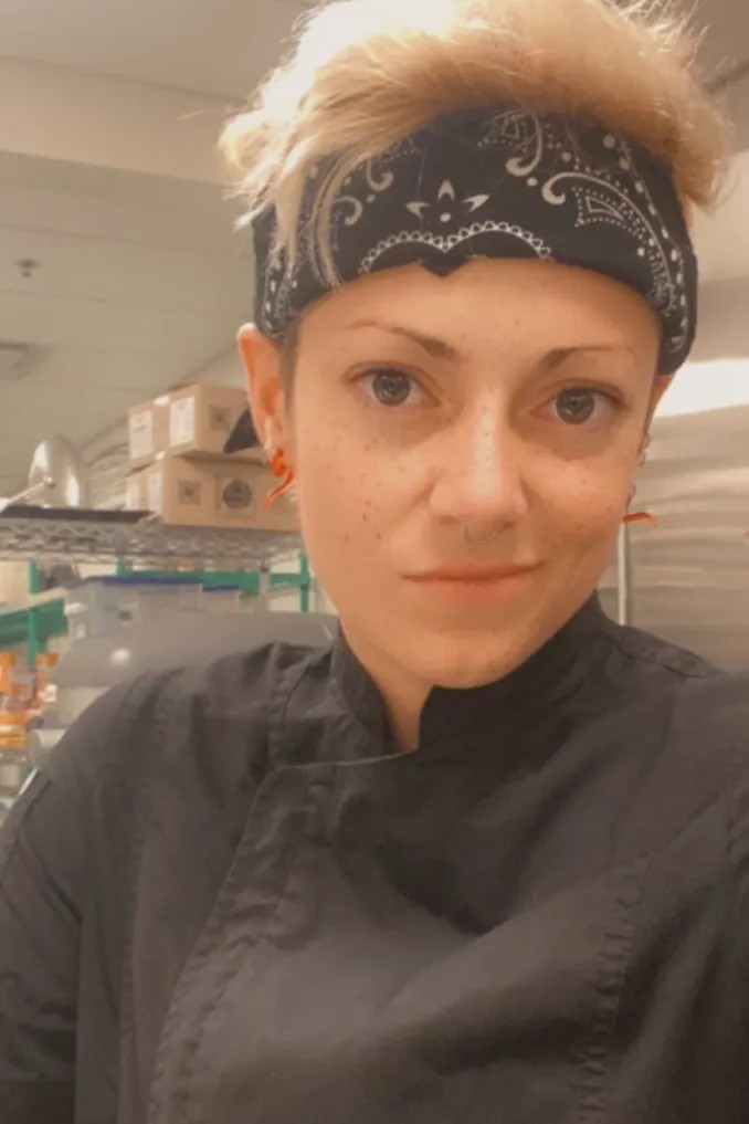 Image alt description