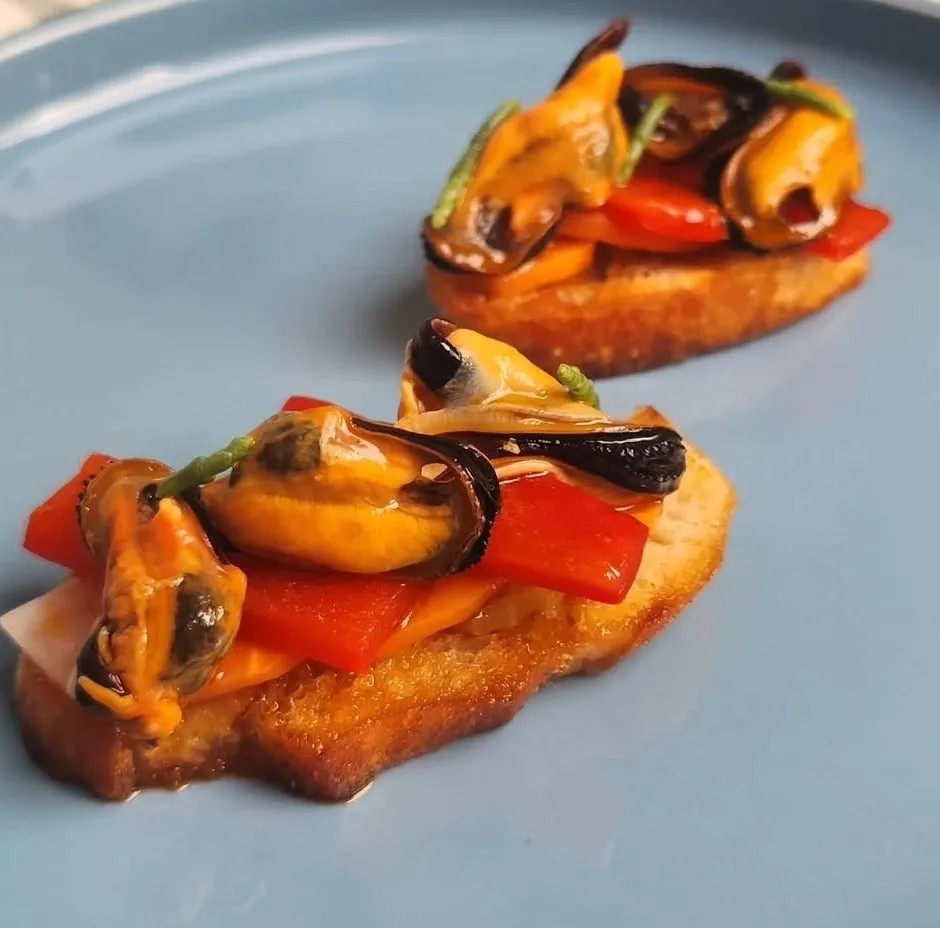 Image alt description