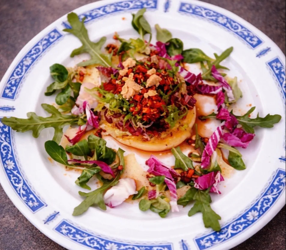 Image alt description