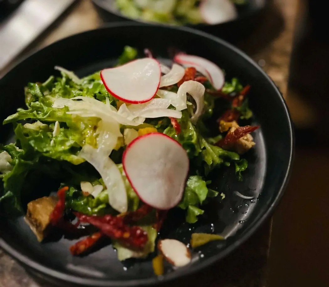 Image alt description