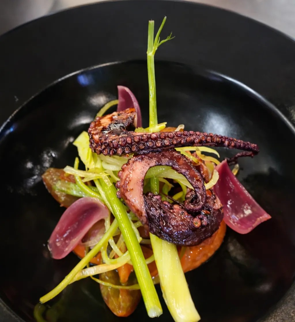 Image alt description