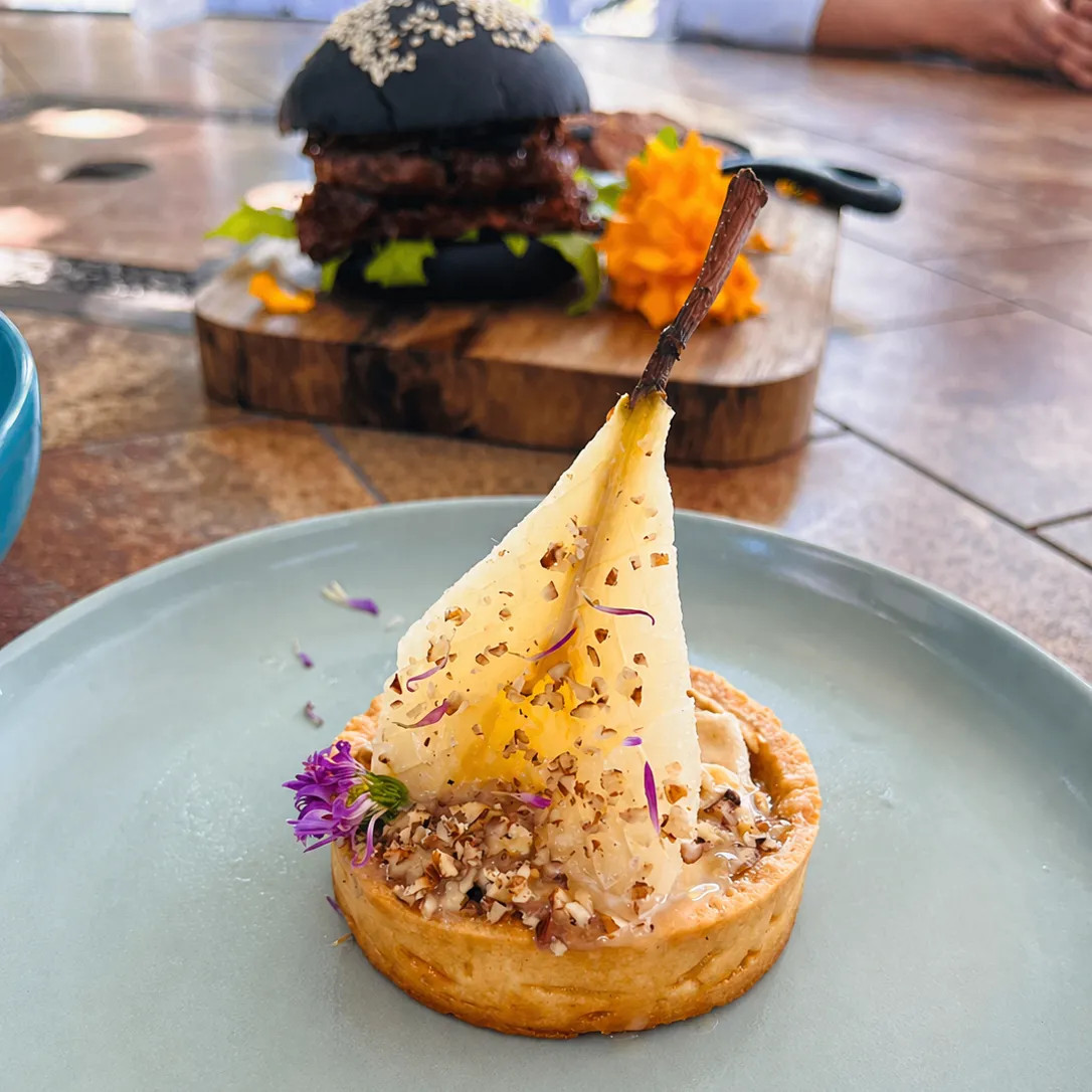 Image alt description