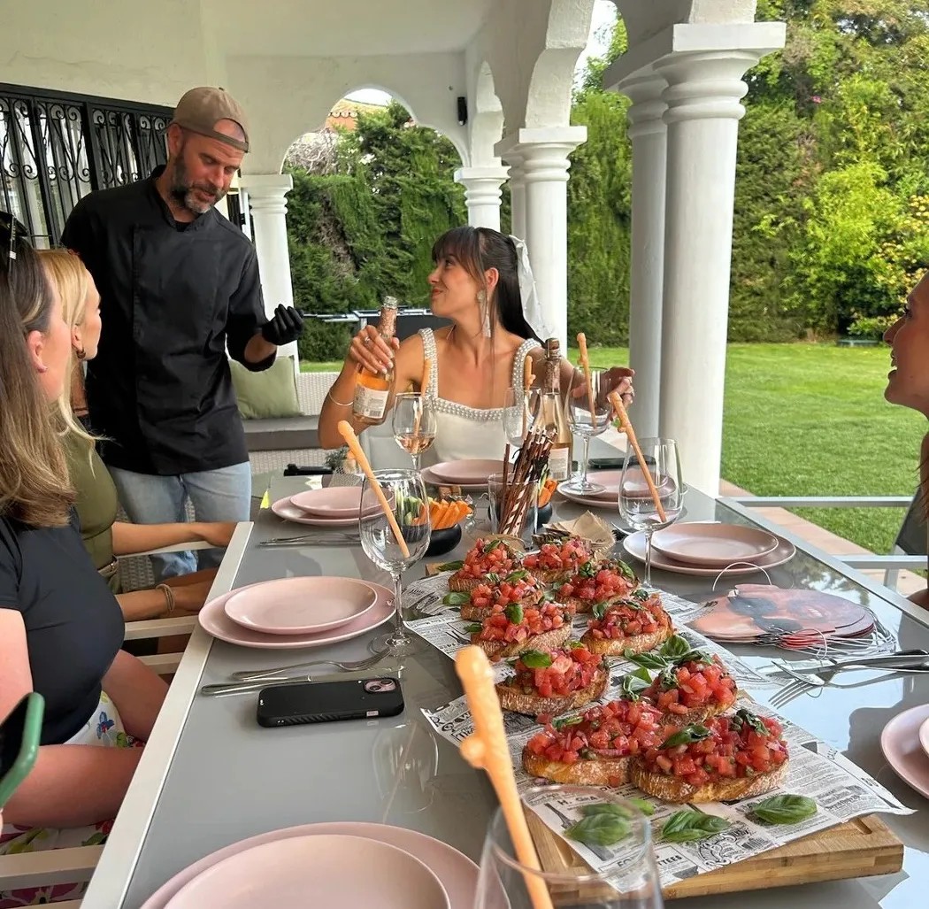 Image alt description