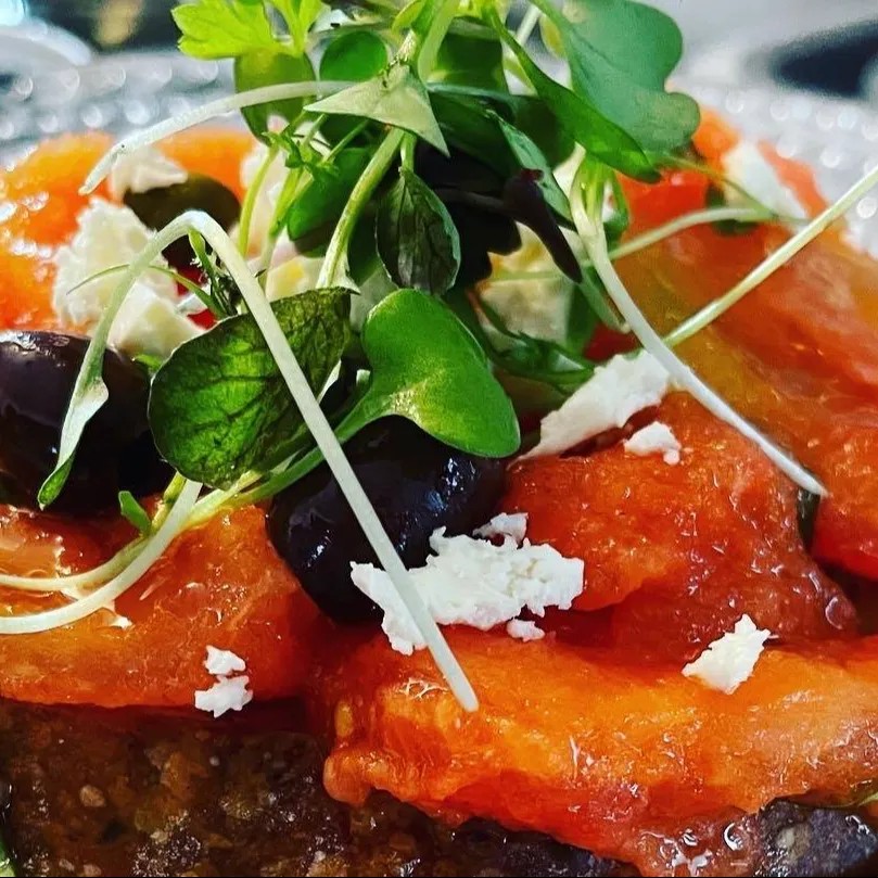 Image alt description