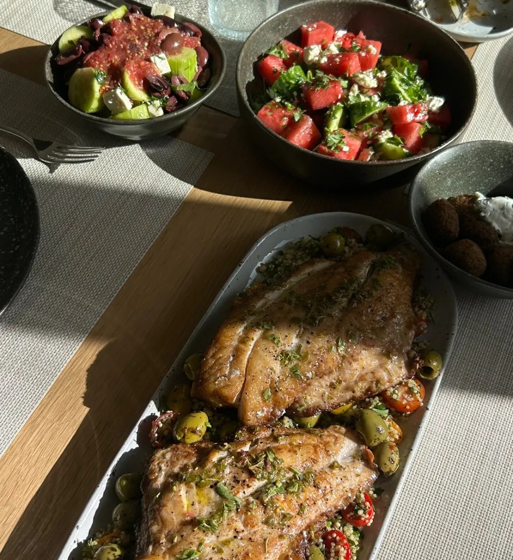 Image alt description