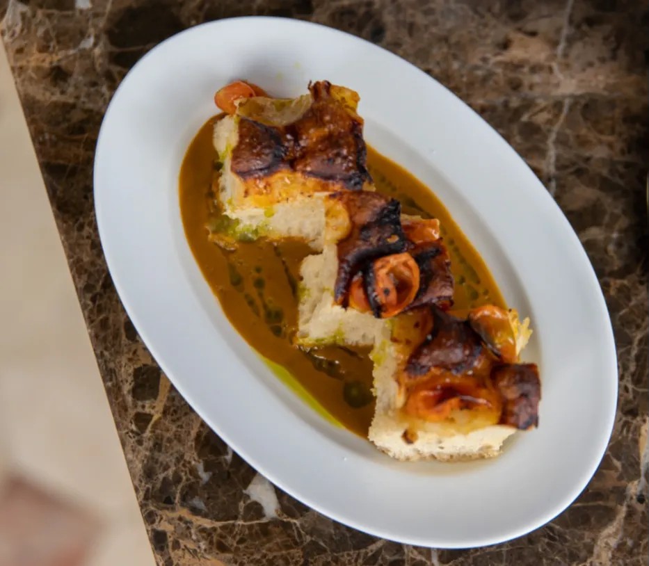 Image alt description