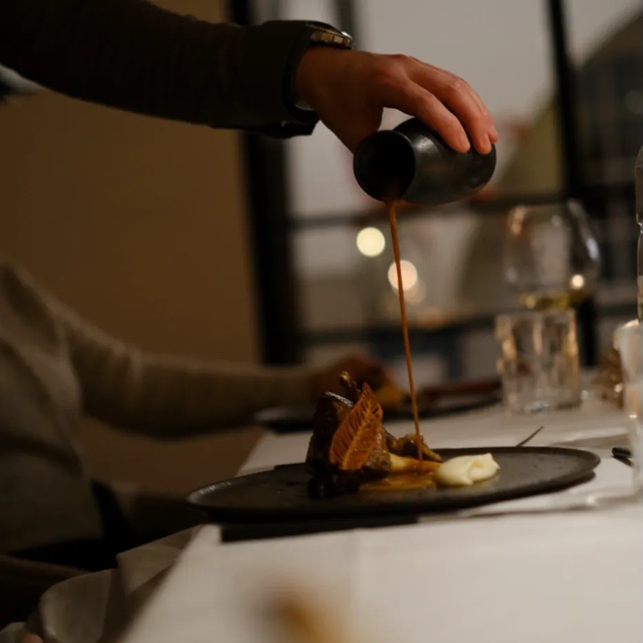 Image alt description