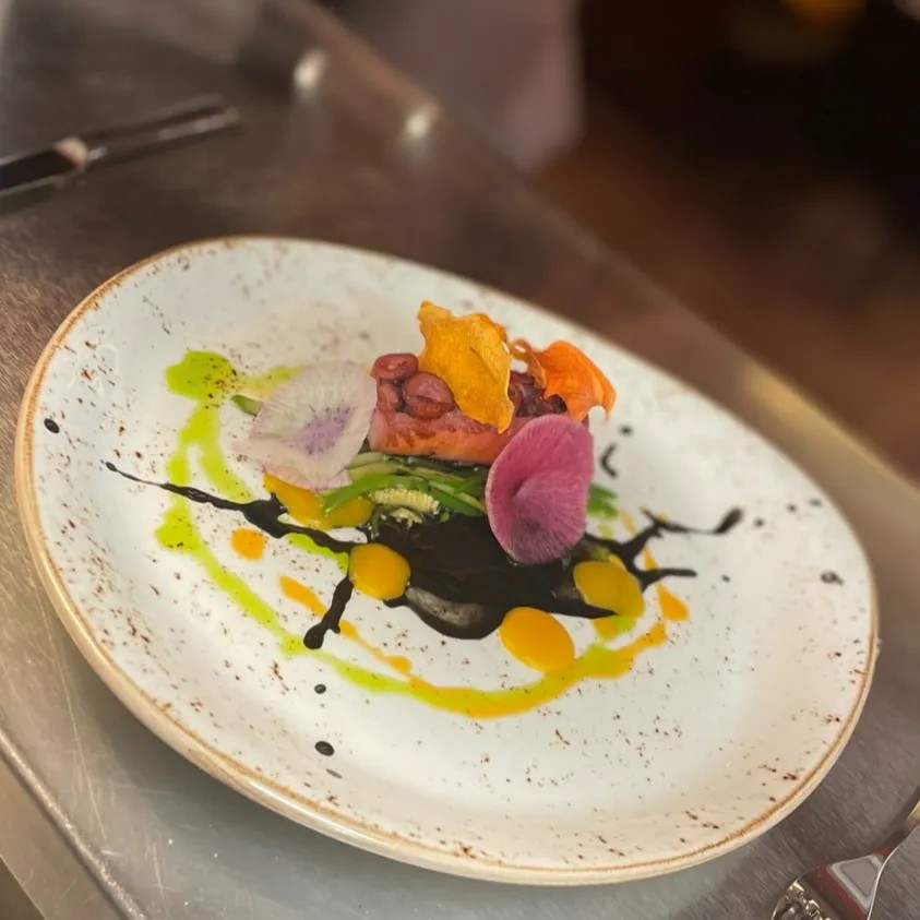 Image alt description