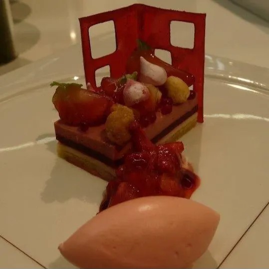 Image alt description