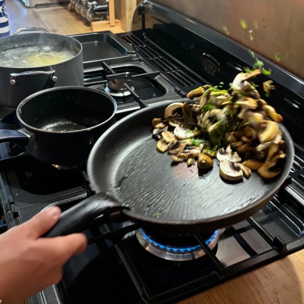 Image alt description