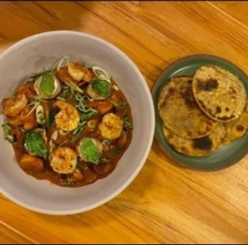 Image alt description