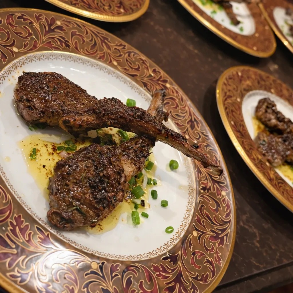 Image alt description