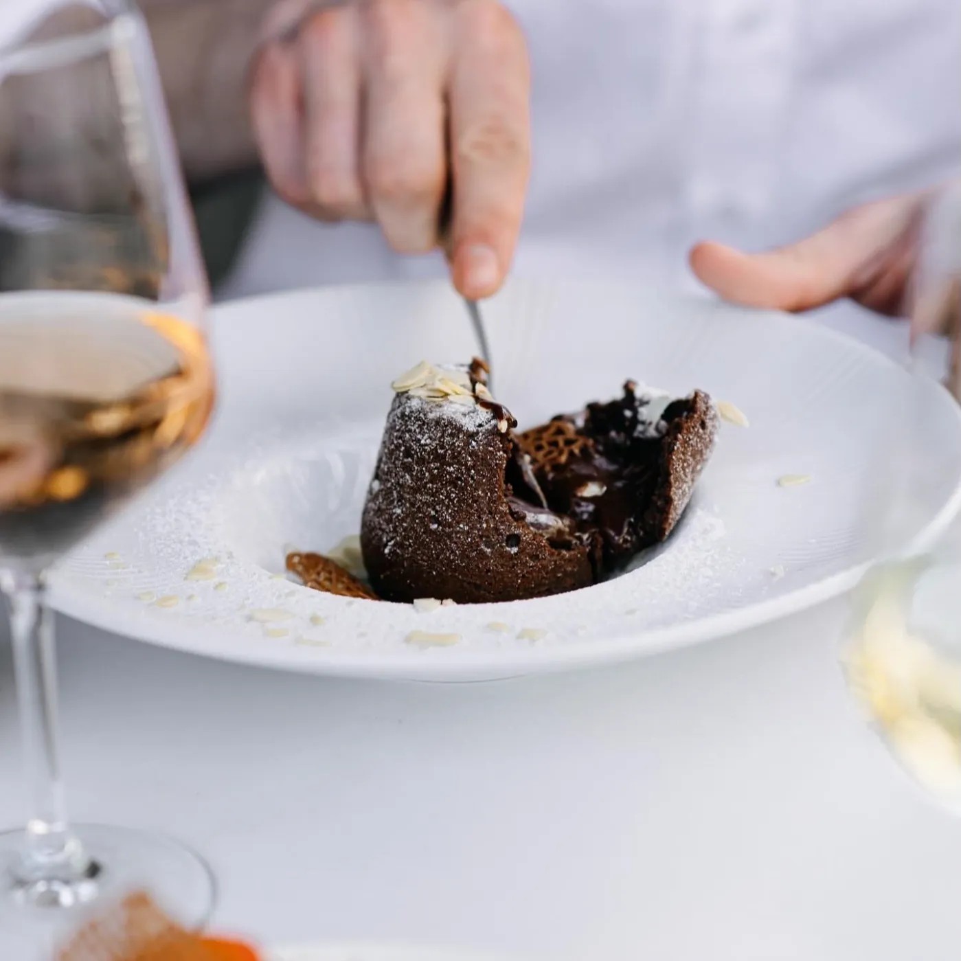 Image alt description