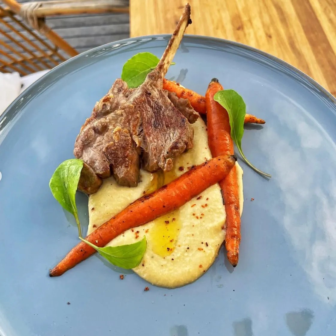 Image alt description