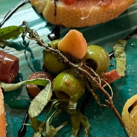 Image alt description