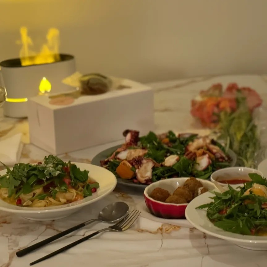 Image alt description