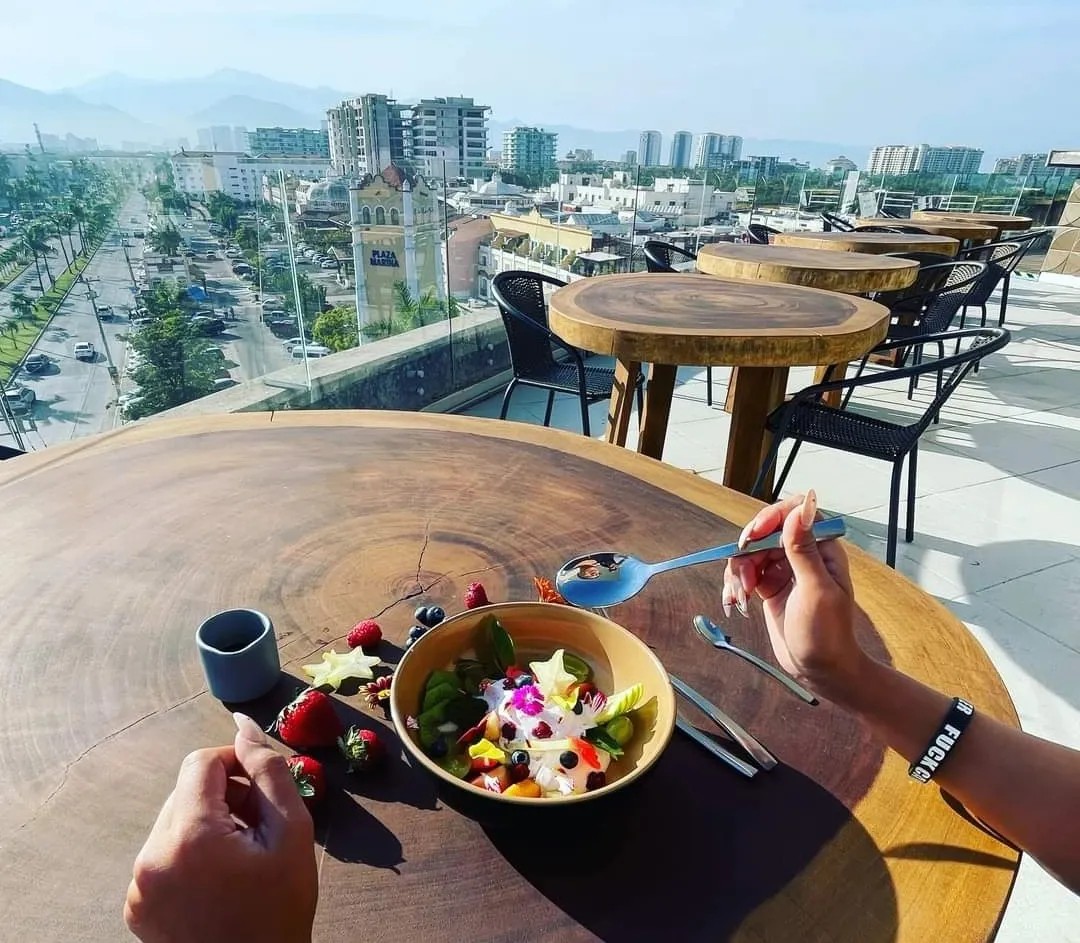 Image alt description