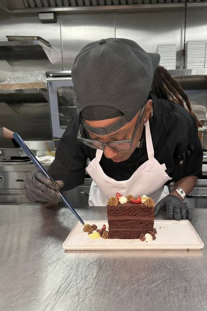 Image alt description