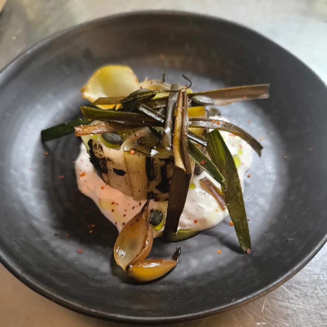 Image alt description