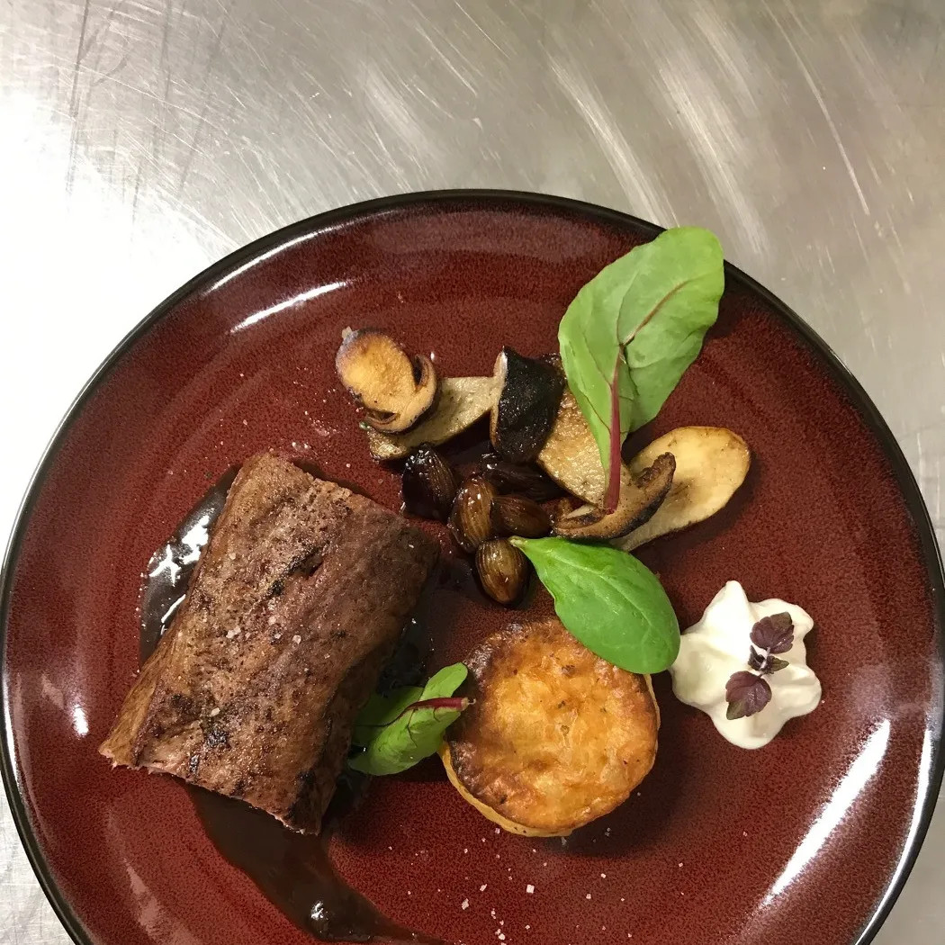 Image alt description