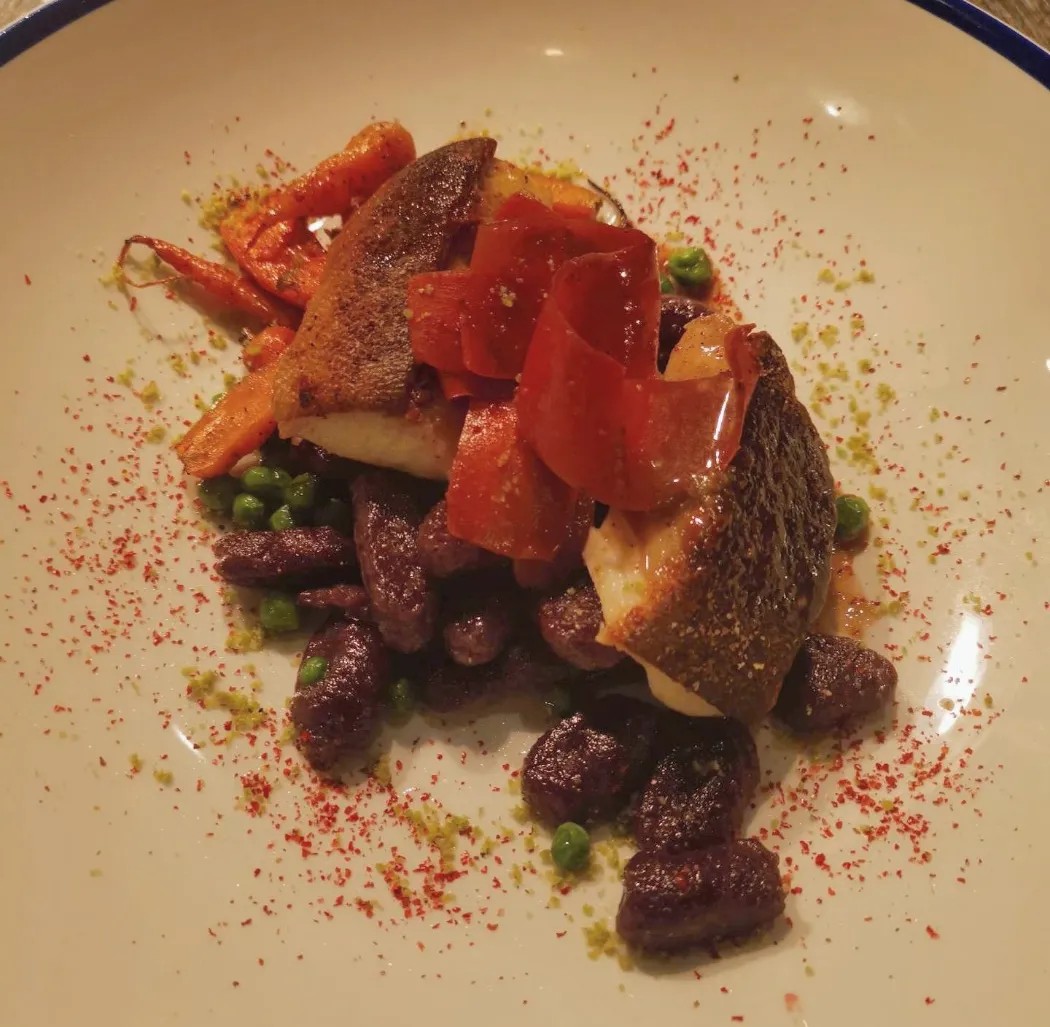 Image alt description