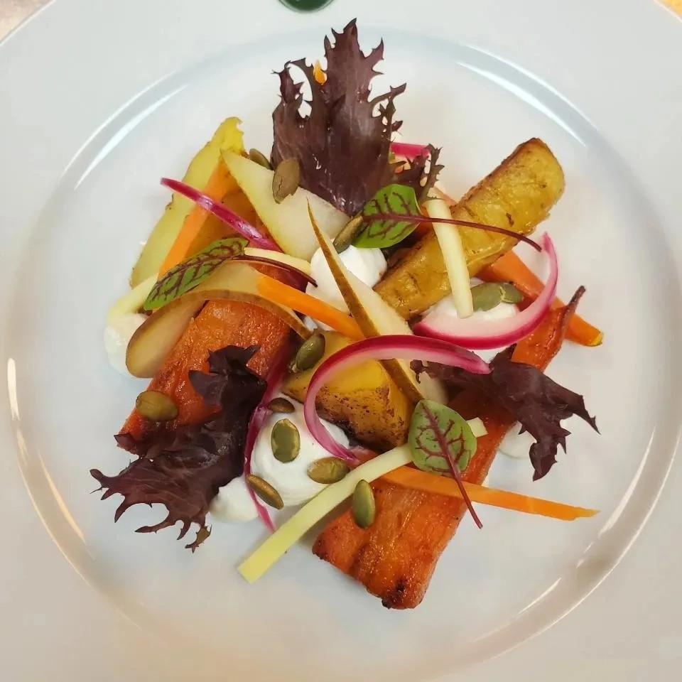 Image alt description