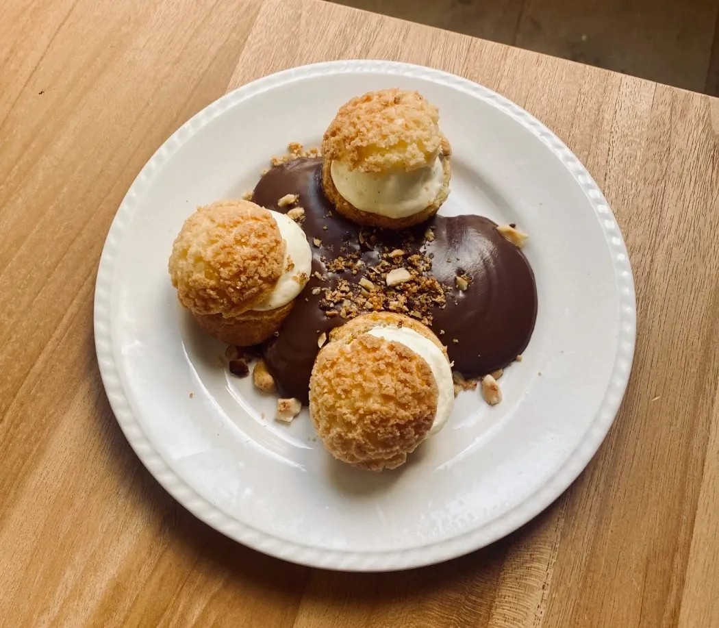 Image alt description